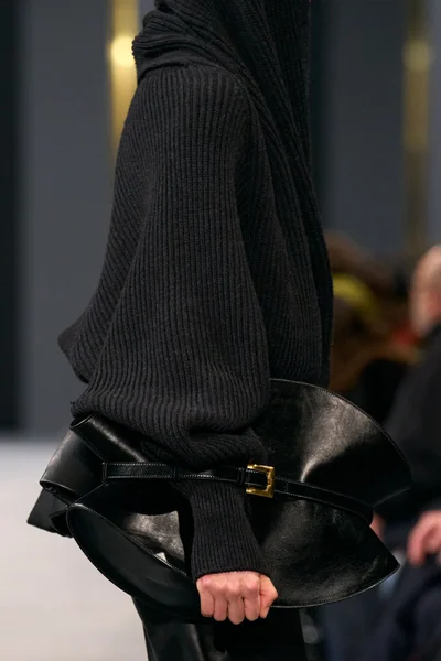 Look 3